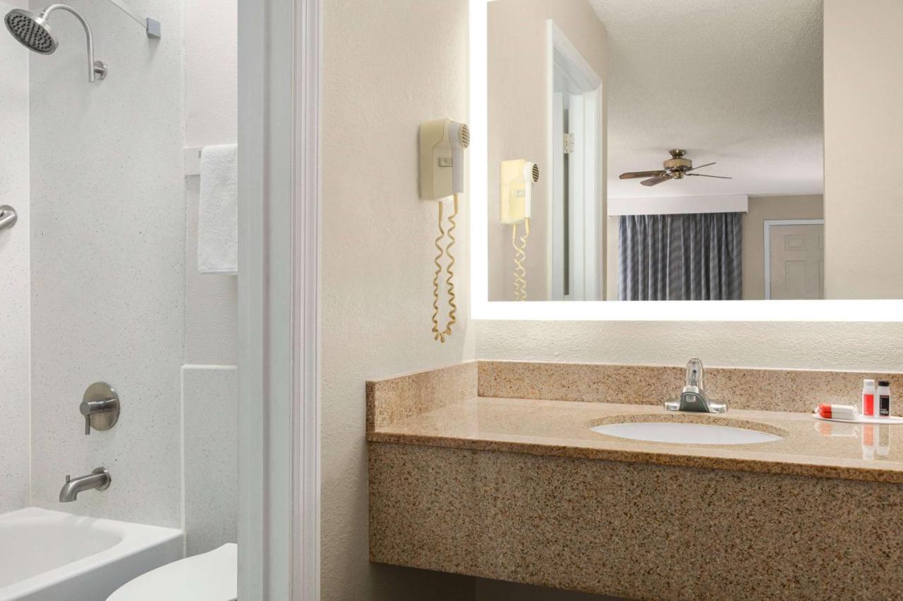 Days Inn By Wyndham Demopolis Buitenkant foto