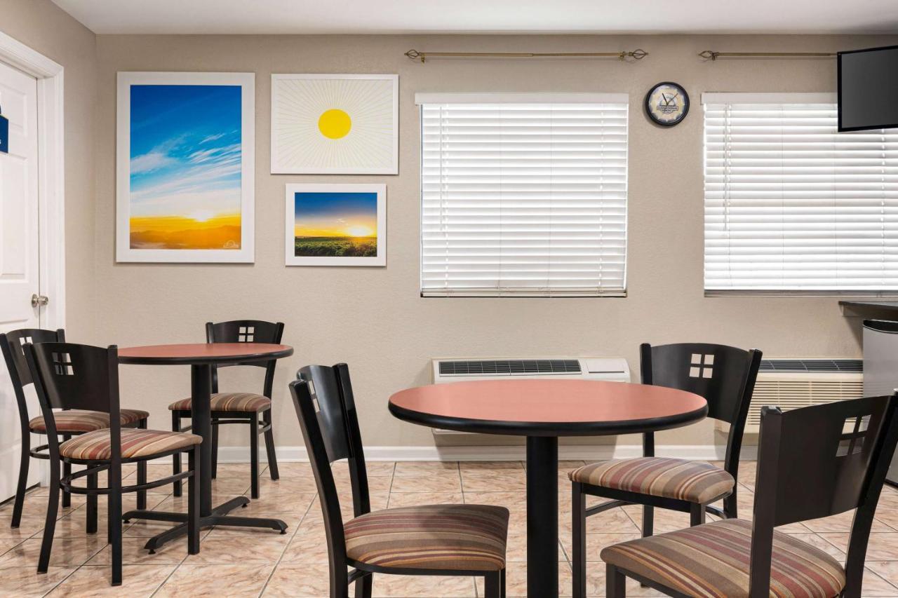 Days Inn By Wyndham Demopolis Buitenkant foto