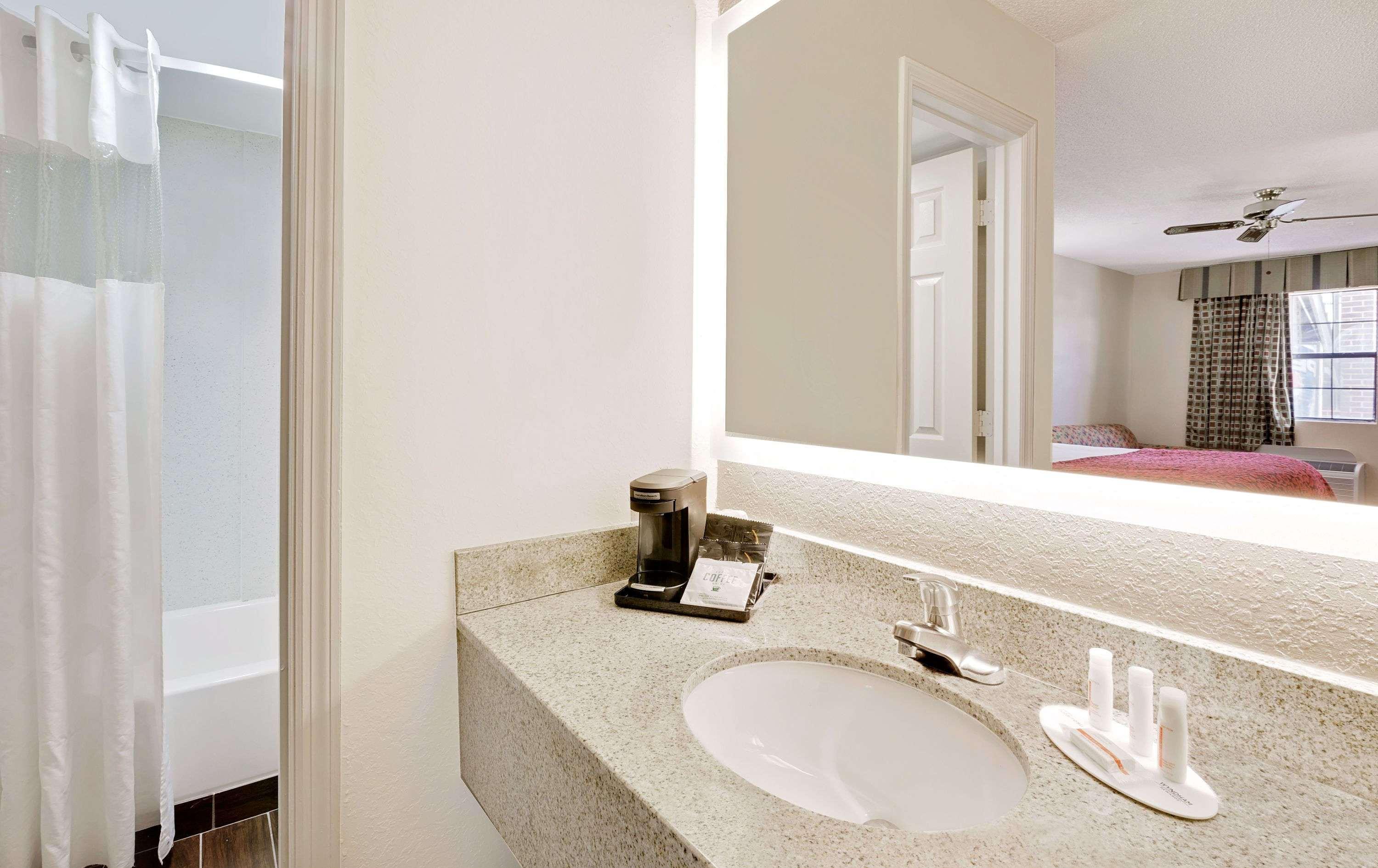 Days Inn By Wyndham Demopolis Buitenkant foto
