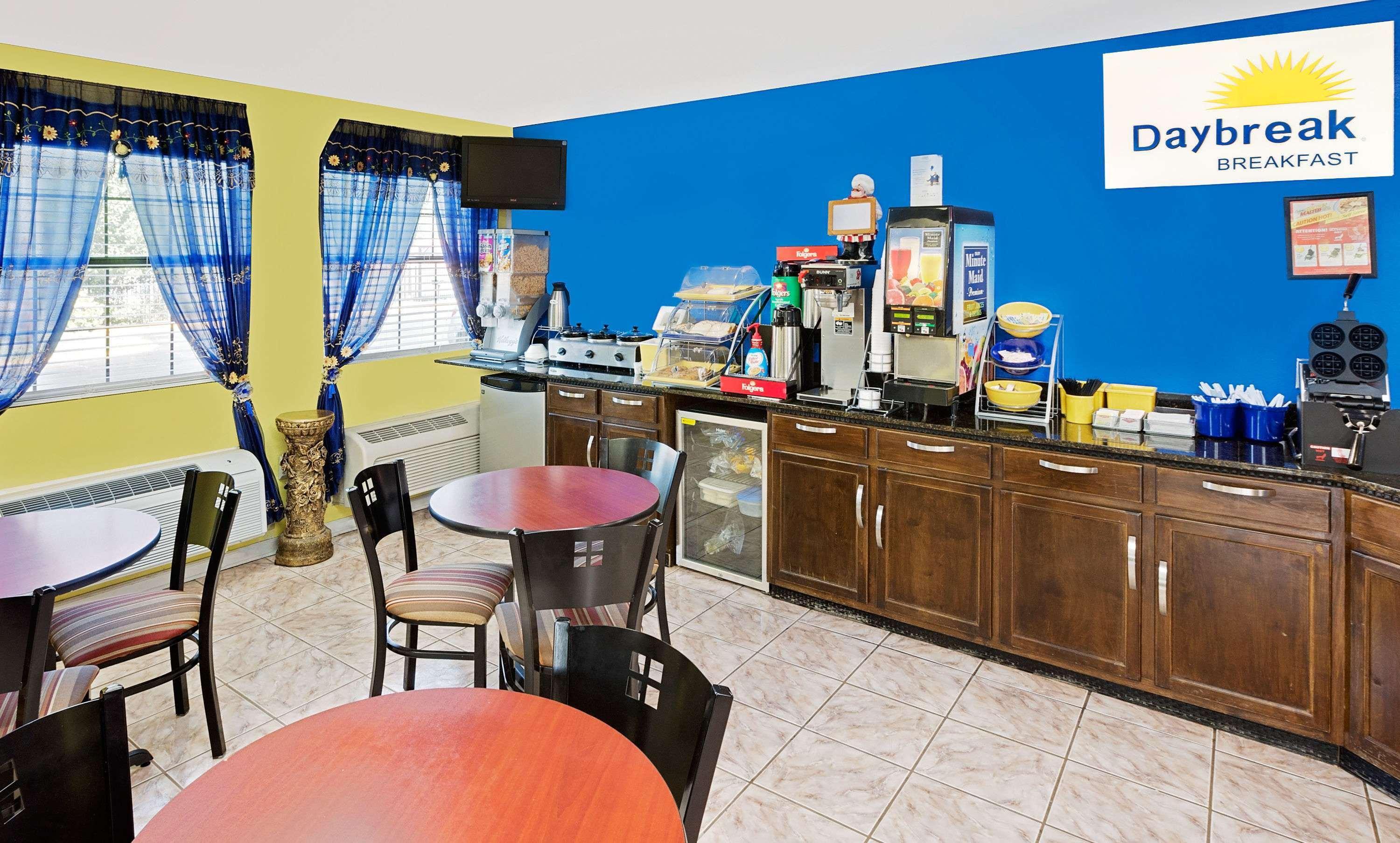 Days Inn By Wyndham Demopolis Buitenkant foto
